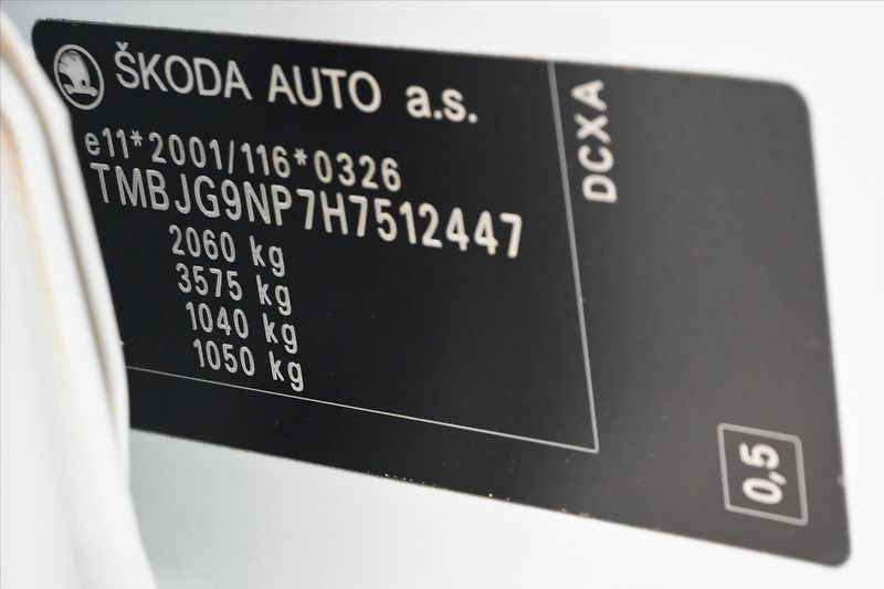 Škoda Superb 1,6 TDI 88 kW NAVI Ambition Zá - fotka 12 z 29