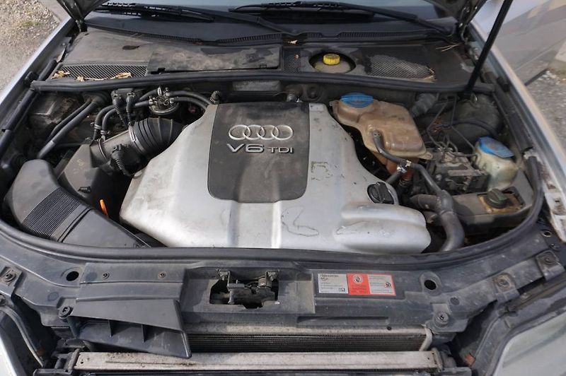 Audi A6 (2000) AVANT - fotka 20 z 23