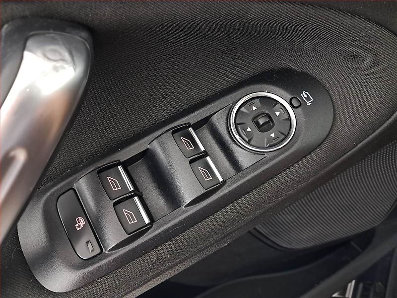 Ford S-MAX (2014) 2.0 TDCi, 7 míst, Navi - fotka 21 z 23