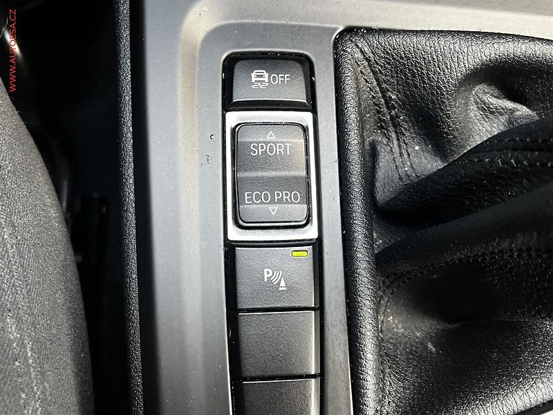 BMW X1 (2017) 1.5i, Klima - fotka 17 z 19