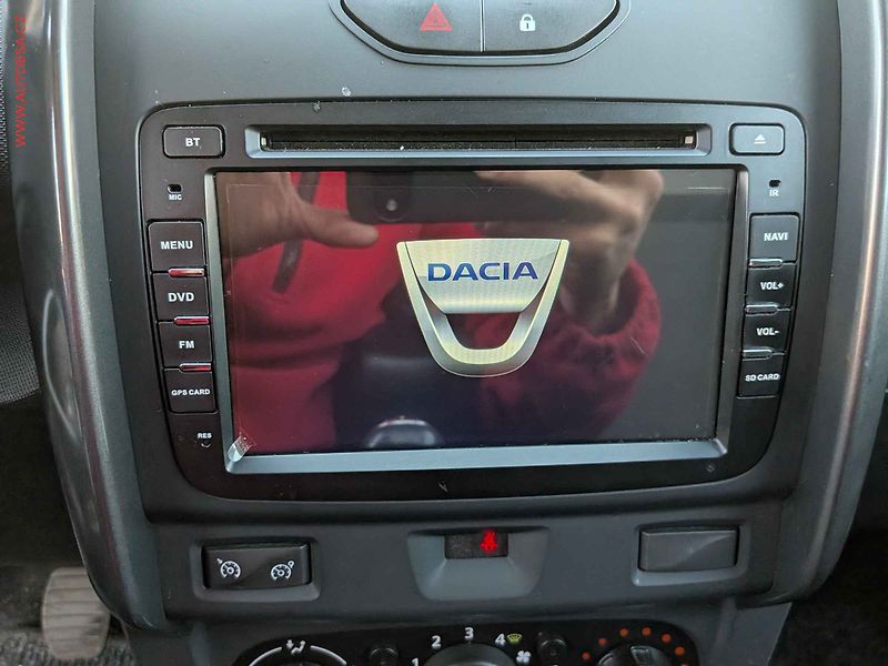 Dacia Duster (2017) 1.6i, ČR, AC, tempo, výhřev - fotka 11 z 16