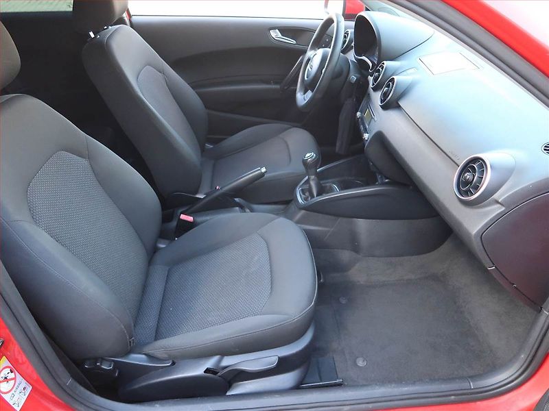 Audi A1 (2010) 1.2 TFSI, jezdí výborně - fotka 9 z 15