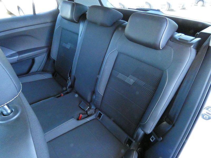 Volkswagen T-Cross R-Line 1,0 TSI DSG - fotka 21 z 29