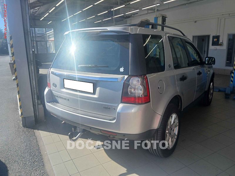 Land Rover Freelander (2011) 2.2TD4 4x4, servis.kniha, AT - fotka 2 z 3