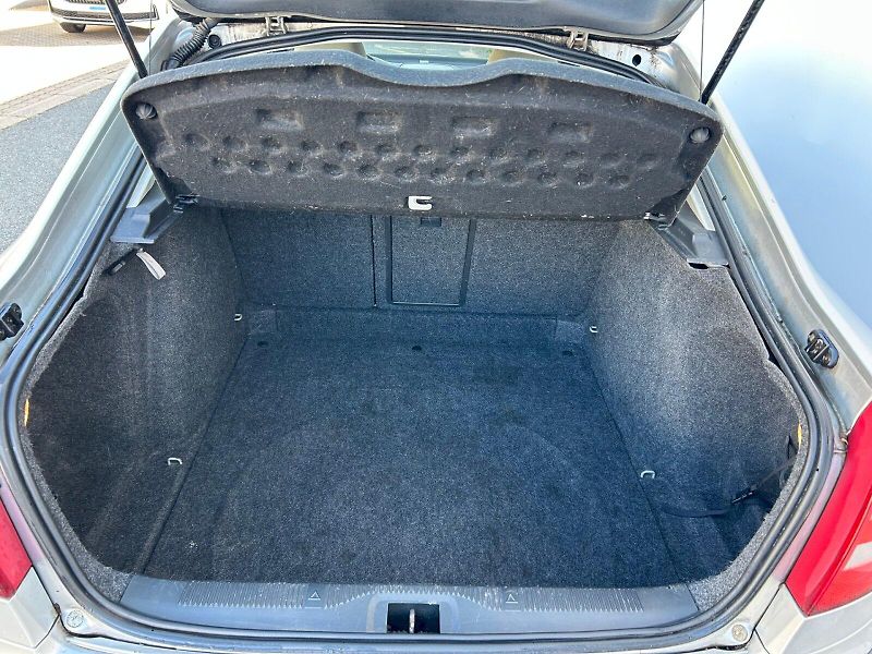 Škoda Octavia (2006) Ambiente 1.6 FSI 85 kW - fotka 22 z 23