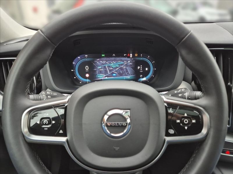 Volvo XC60 2,0 B4 AWD diesel Plus Dark Au - fotka 8 z 19
