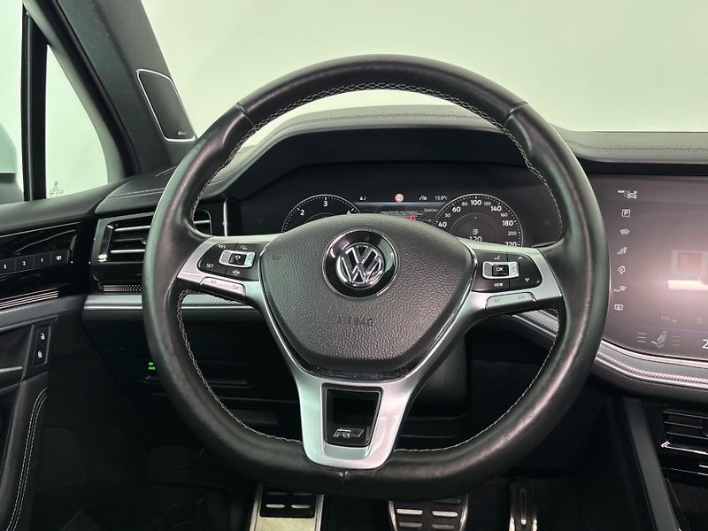 Volkswagen Touareg R-LINE - fotka 18 z 30