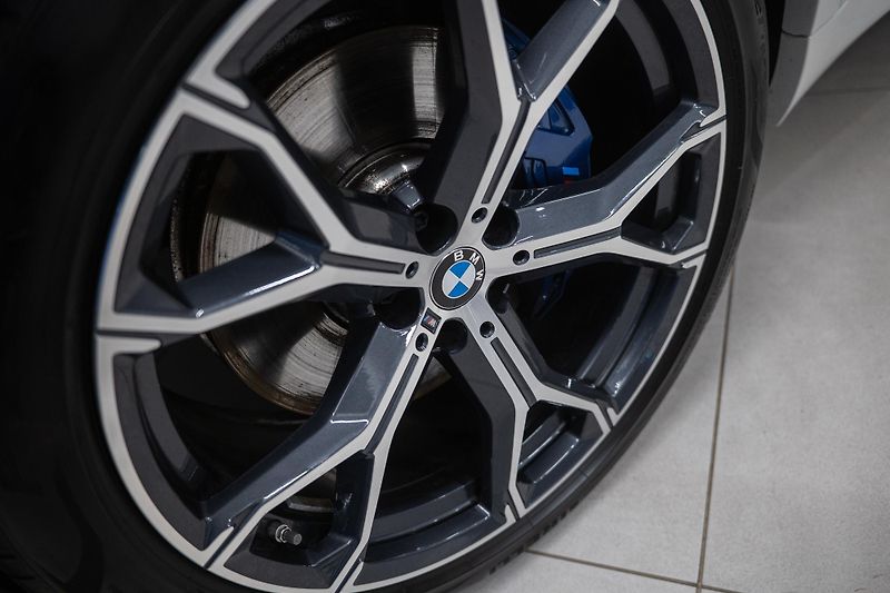 BMW X5 (2025) 30d 7MÍST VZDUCH MASÁŽ WEBASTO - fotka 14 z 19