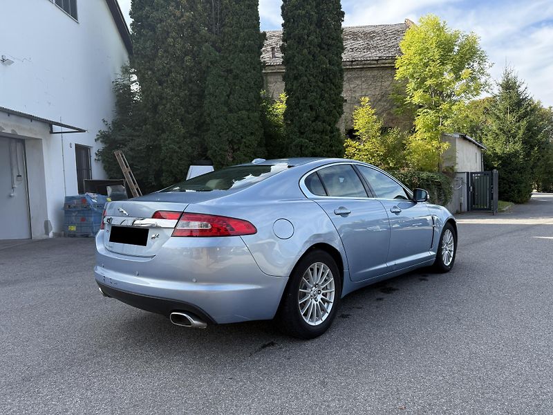 Jaguar XF 2.7D 152 kW - fotka 6 z 22