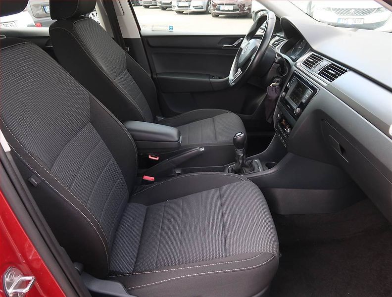 Škoda Rapid (2016) Spaceback 1.4 TDI - fotka 9 z 18