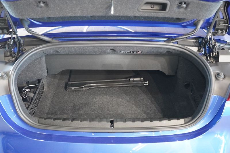 BMW M4 Competition xDrive Convertible - fotka 16 z 45