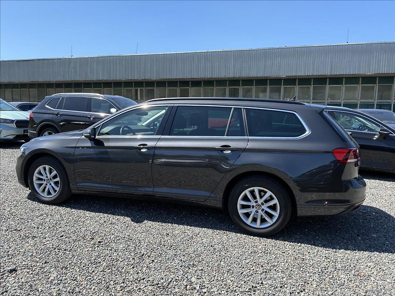 Volkswagen Passat 2,0 TDI,TAŽNÉ,WEBASTO - fotka 3 z 30