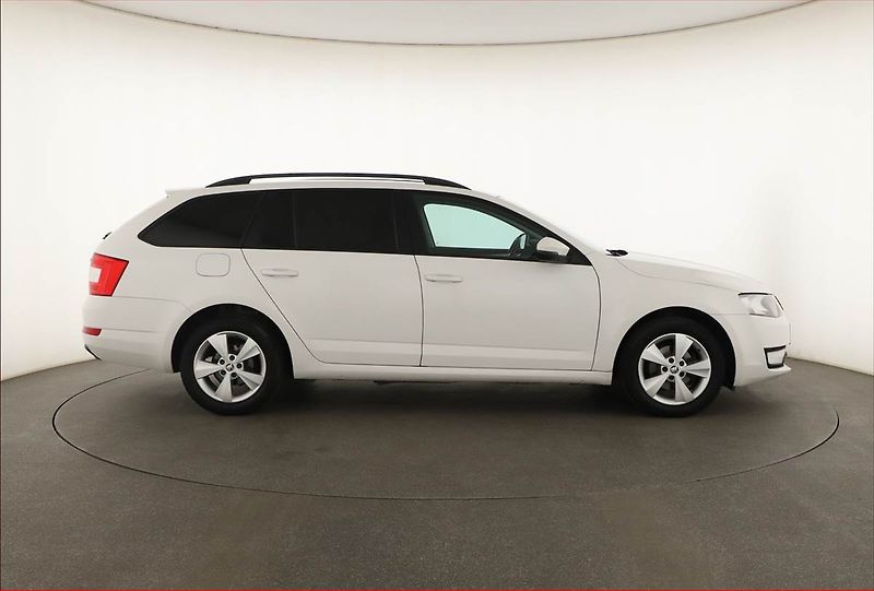 Škoda Octavia (2014) 1.6 TDI, Tempomat - fotka 6 z 18