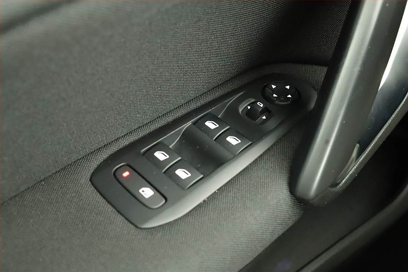 Peugeot 308 (2014) 1.6 e-HDi, Serv.kniha - fotka 11 z 13
