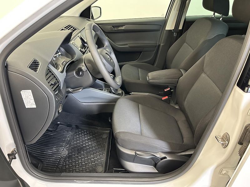 Škoda Fabia 1.0 TSI Active Plus - fotka 6 z 26