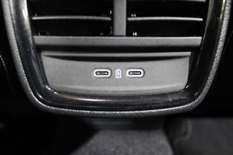 Škoda Kamiq 1,5 TSI 110kW Monte Carlo - fotka 31 z 34
