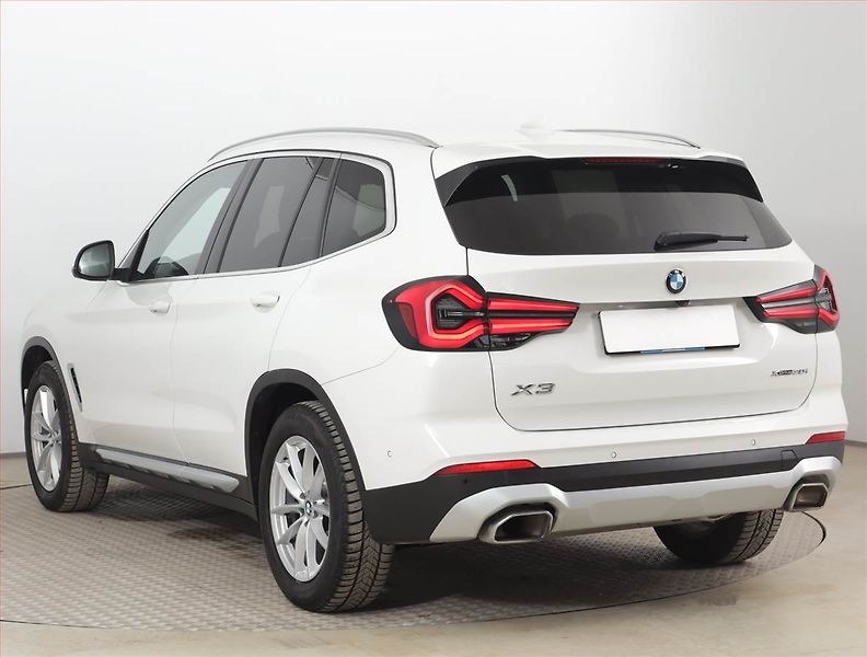 BMW X3 (2023) xDrive30i - fotka 4 z 32