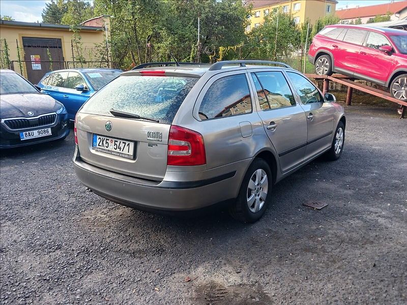 Škoda Octavia 1,9 1,9 TDI 77Kw KOMBI - fotka 7 z 15