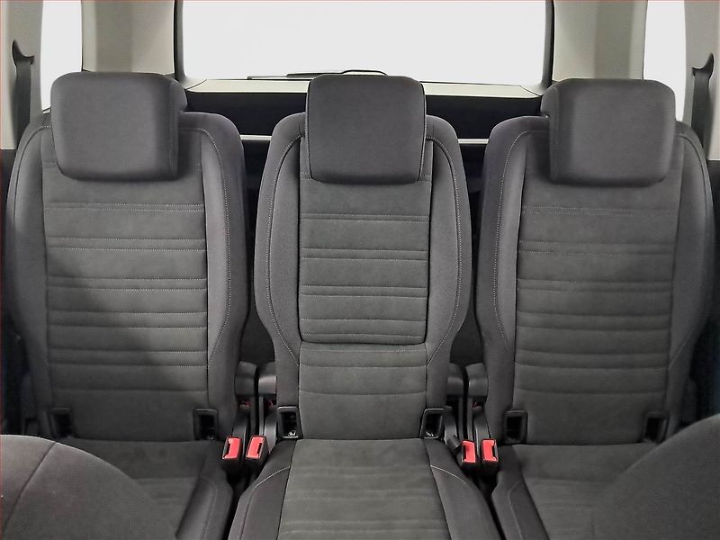 Volkswagen Touran (2023) 2.0 TDI - fotka 10 z 20
