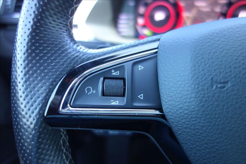 Škoda Superb 2,0 TDi,SERV.KN.,SPORTLINE,DSG - fotka 41 z 49