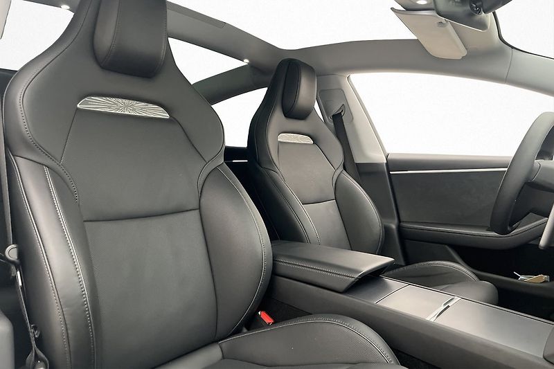 Tesla Model 3 Performance AWD - fotka 23 z 29