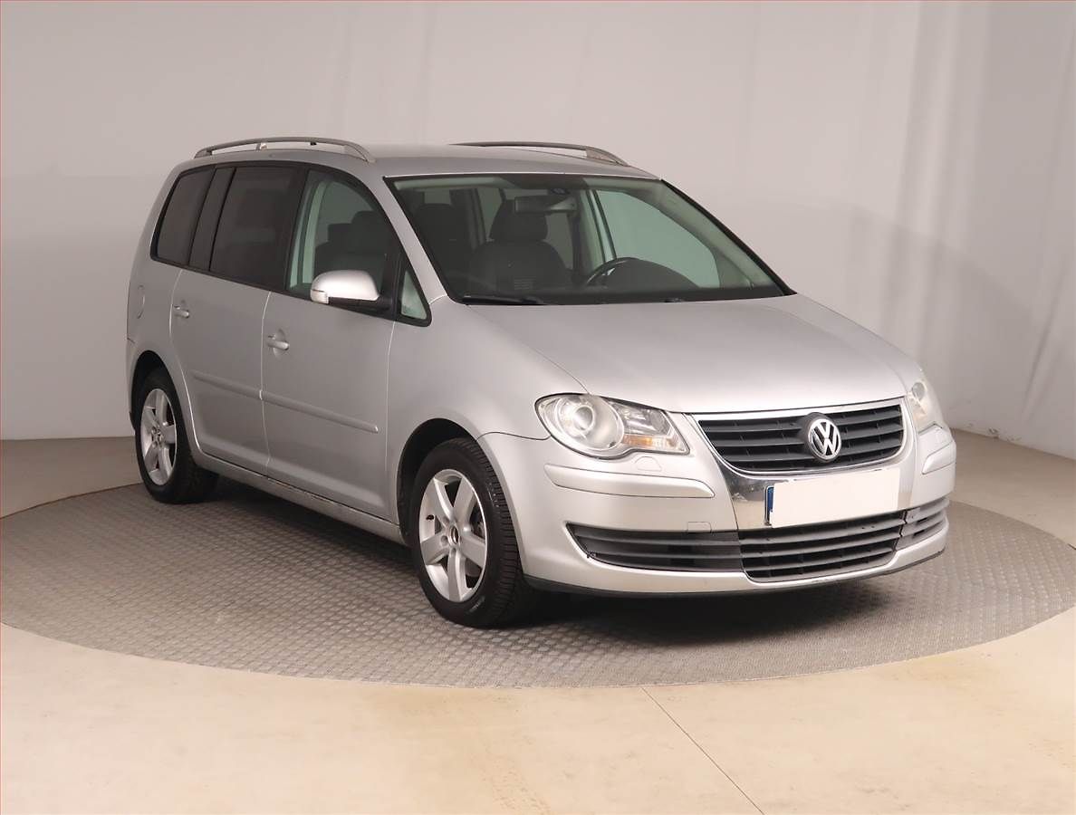 Volkswagen Touran 1.9 TDI, 7 míst, po STK, Tažné