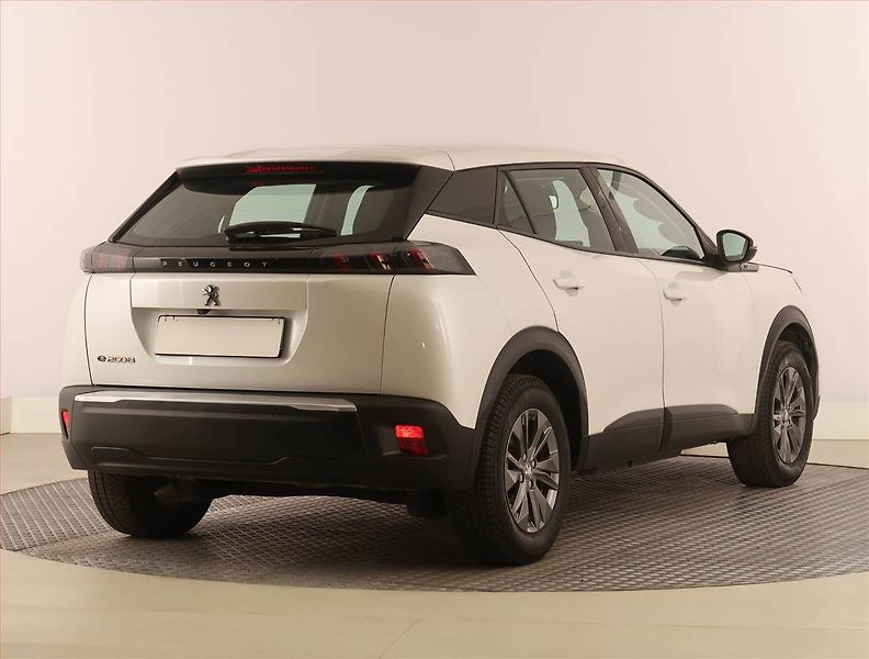 Peugeot 2008 (2021) Active 50 kWh, SoH 87% - fotka 5 z 23