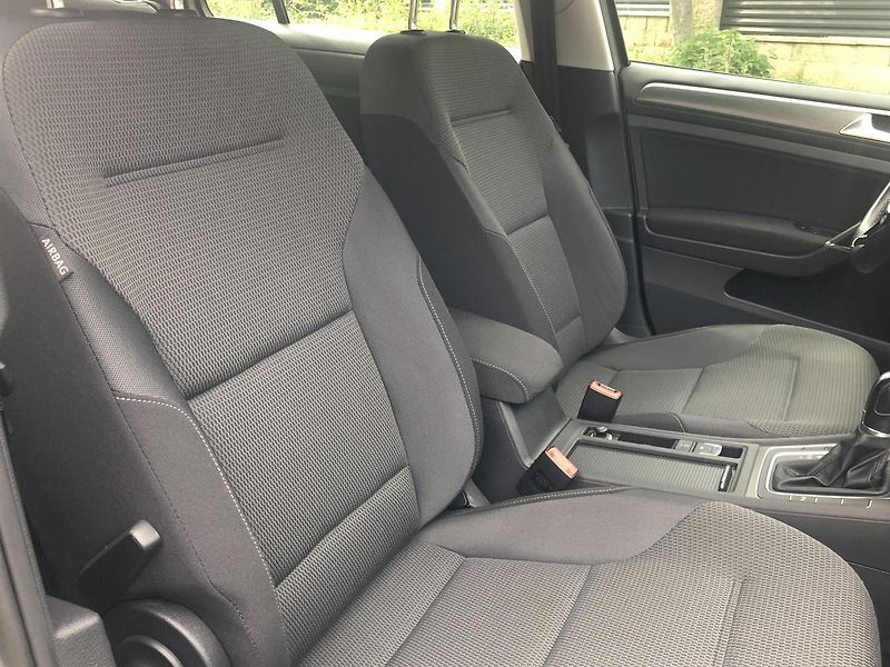 Volkswagen Golf Variant (2013) 1,6TDI DSG Comfortl. Nez. top. - fotka 35 z 65