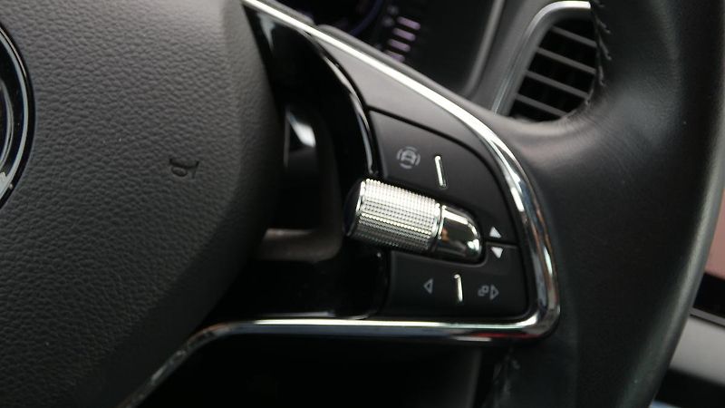 Škoda Karoq 2.0 TDI 110 kW Style 4x4 DSG - fotka 13 z 24