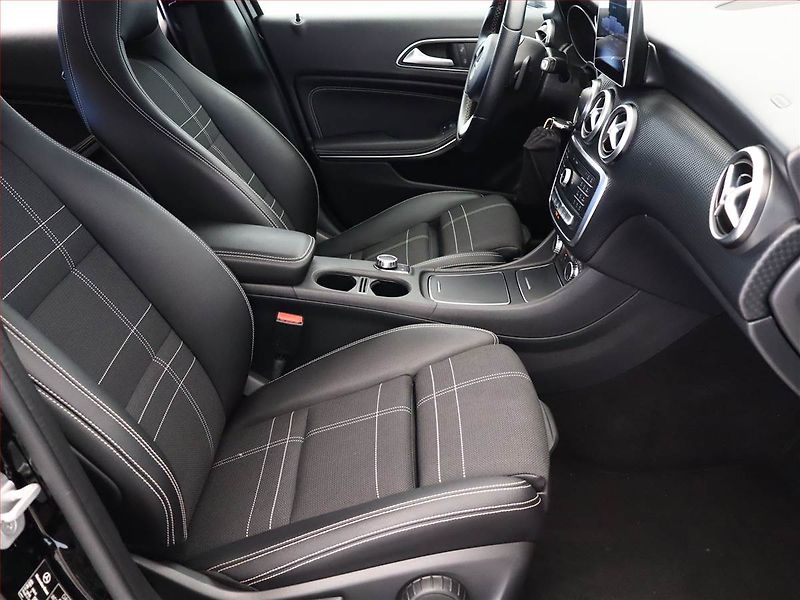 Mercedes-Benz Třídy A (2016) A 180 d, Automat, Kůže - fotka 7 z 16