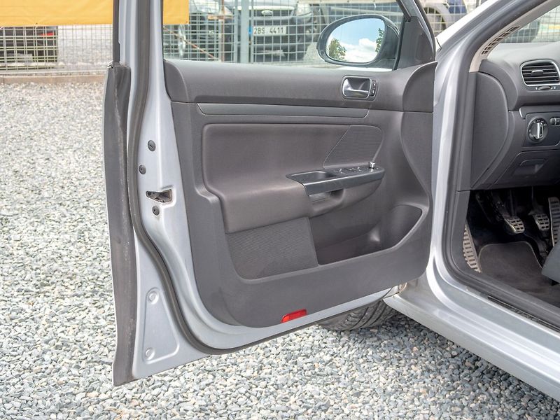 Volkswagen Golf (2012) 2.0TDI 103KW - 2x KOLA - fotka 11 z 49