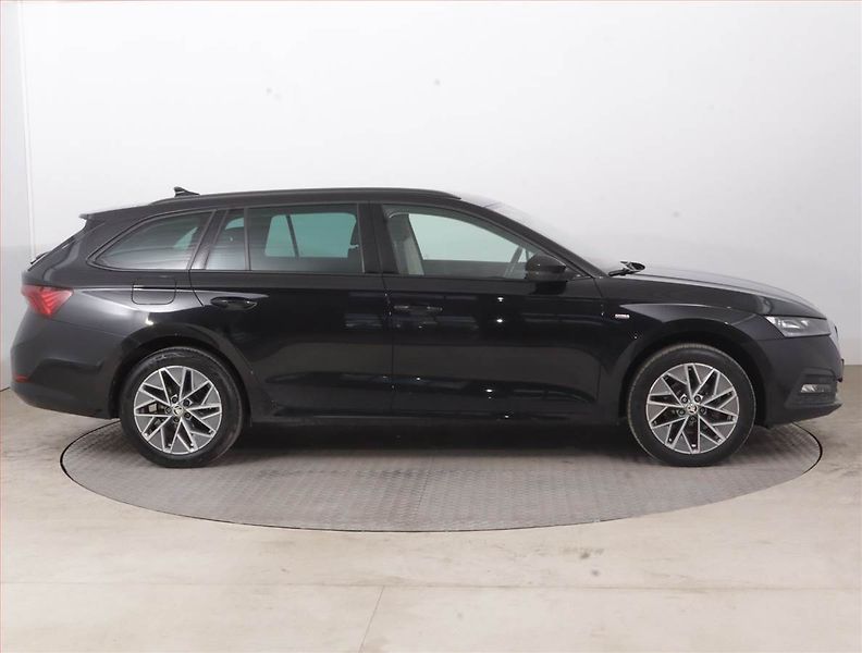 Škoda Octavia (2023) 2.0 TDI, Automat, Serv.kniha - fotka 6 z 16