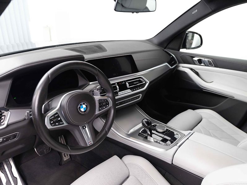 BMW X5 xDrive40i - fotka 11 z 22