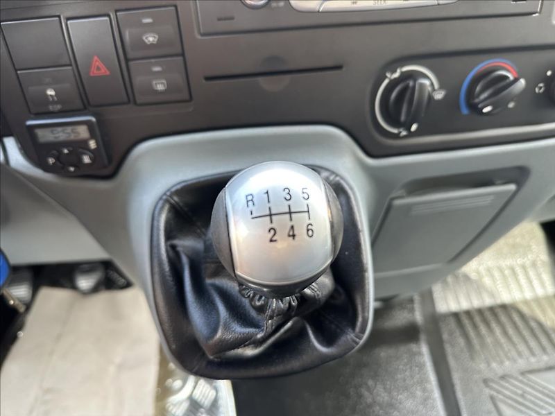 Ford Transit 2,2 TDCI obytná vestavba - fotka 25 z 32