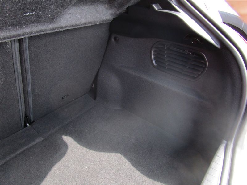 Peugeot 208 1.2i Klima, Navi - fotka 34 z 38