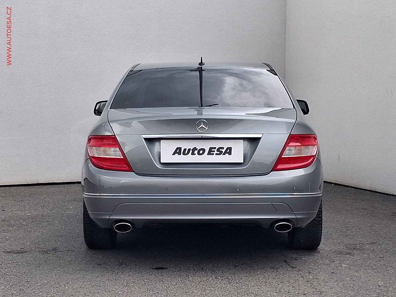 Mercedes-Benz Třídy C (2008) 2.5i C230, Elegance, TZ - fotka 5 z 18