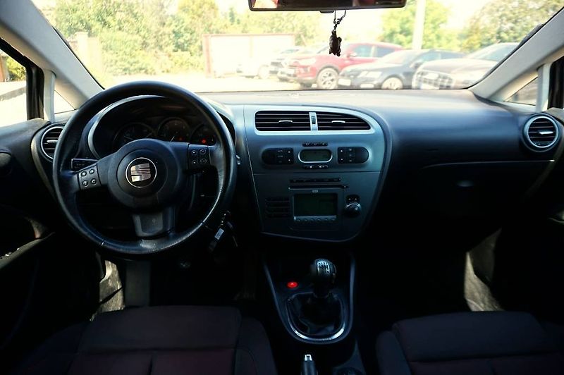 Seat Leon (2006) 2,0 TDI 103 kW - fotka 17 z 28