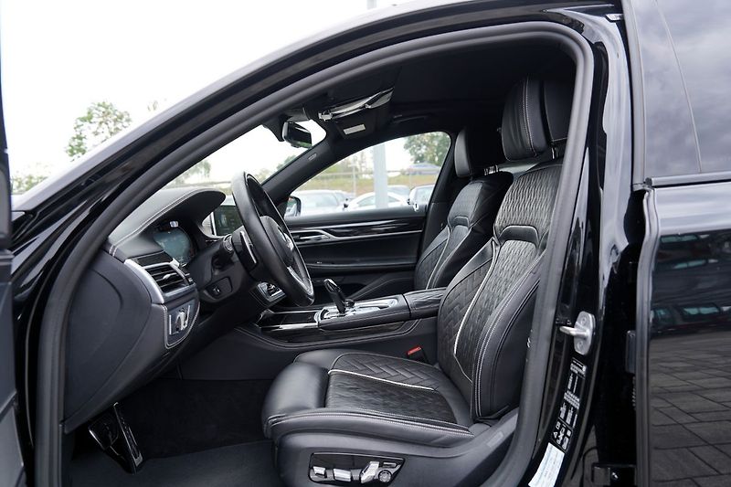 BMW Řada 7 740d xDrive/Laser/M paket/20/Č - fotka 22 z 50