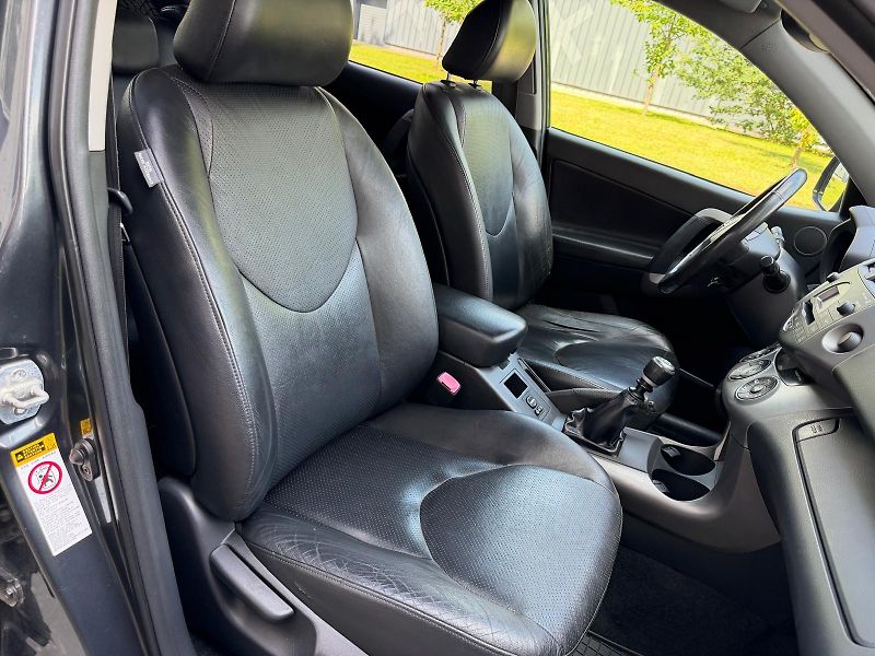 Toyota RAV4 2,2 D4-D 4WD / 130 kW /  - fotka 19 z 27