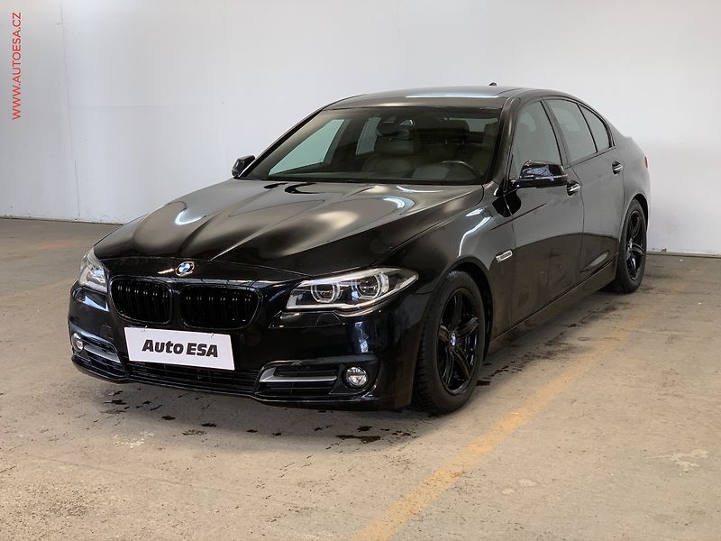 BMW Řada 5 (2015) 3.0D 535d xDrive, AT, navi - fotka 3 z 17