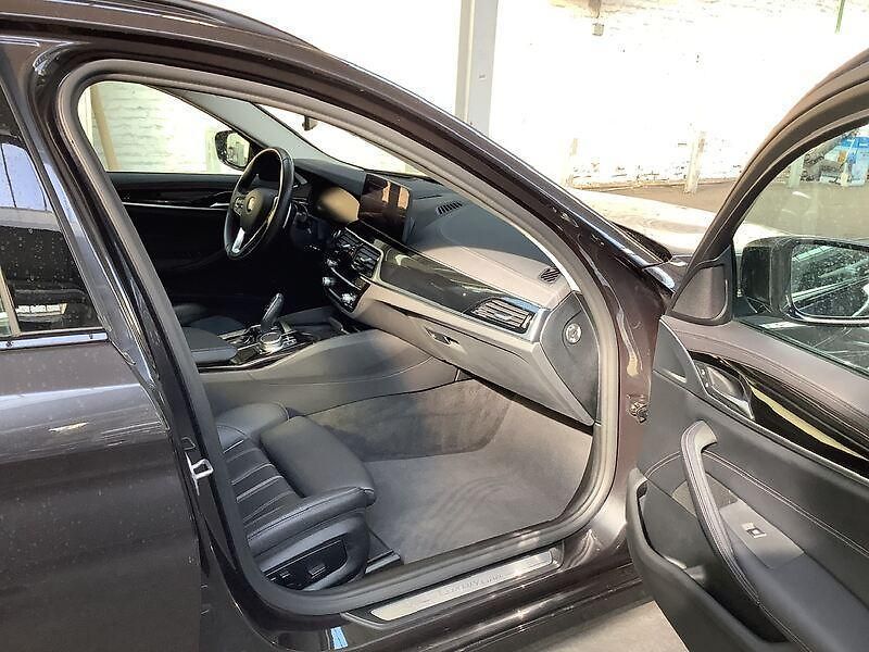 BMW Řada 5 540d xDrive M-technic HUD - fotka 4 z 6