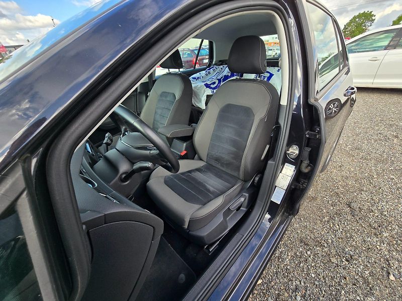 Volkswagen Golf (2015) 1.4 TGi Highline DSG - fotka 10 z 22