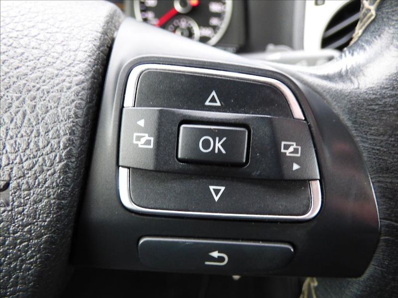 Volkswagen Tiguan 1,4 TSI 90KW SPORT - fotka 17 z 50