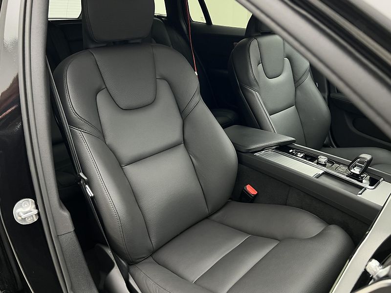 Volvo V60 B4 DARK PLUS AUT - fotka 20 z 45