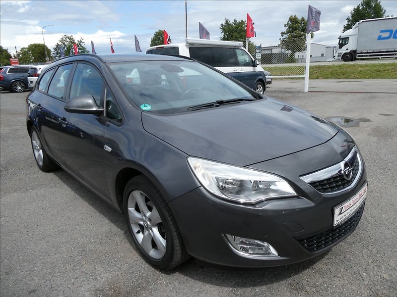 Opel Astra 1,4 88kW 2x kola, 2.majitel - fotka 1 z 38