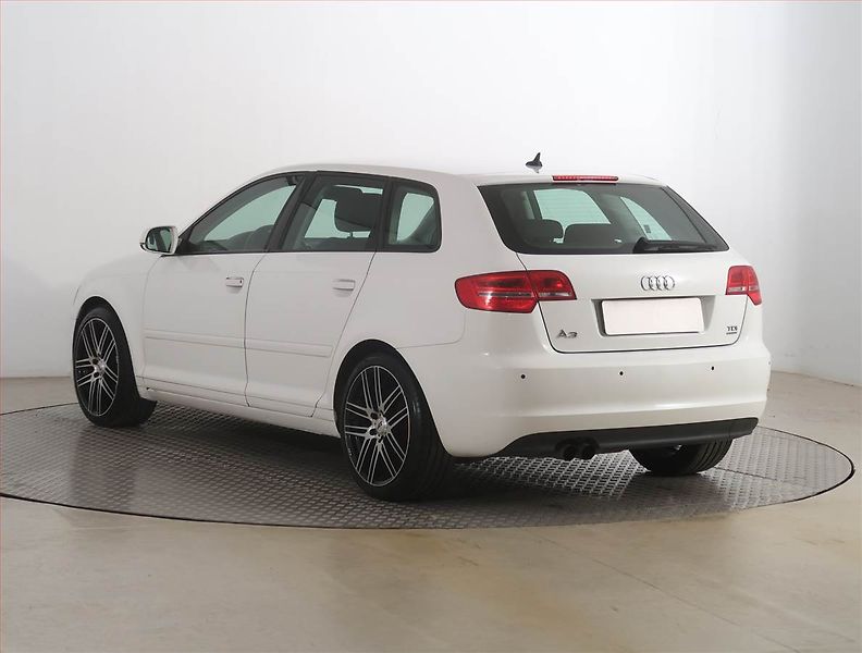 Audi A3 (2011) 2.0 TDI, 4X4, Navi - fotka 4 z 16