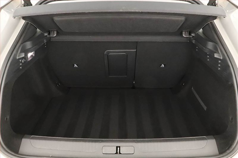 DS Automobiles DS4 (2023) 1.5 BlueHDi - fotka 17 z 19
