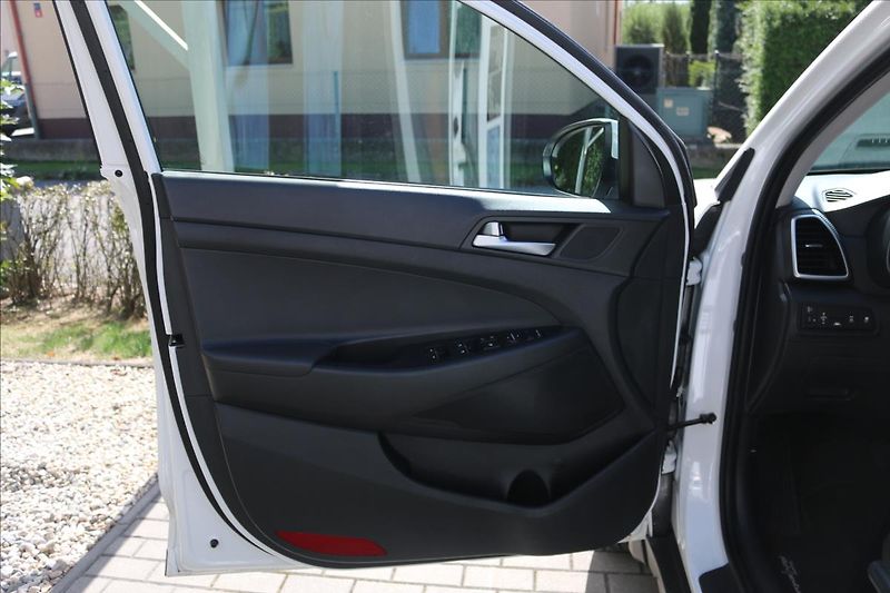 Hyundai Tucson 1,6 ČR,4x4, Automat - fotka 12 z 53