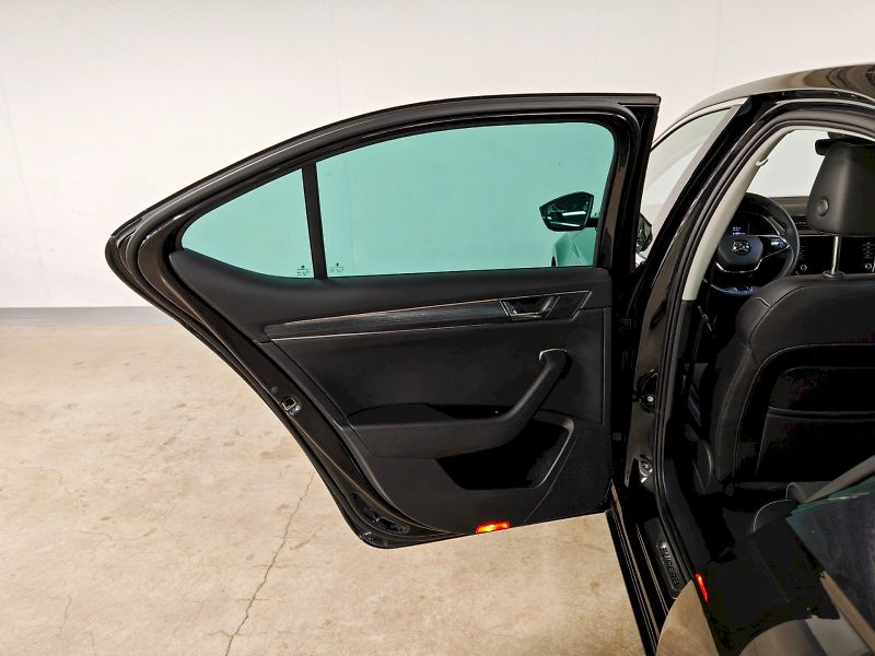 Škoda Superb (2024) 2.0 TDI 147 kW DSG 4x4 Style - fotka 23 z 31