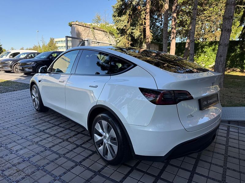 Tesla Model Y --REZERVACE-- - fotka 4 z 40